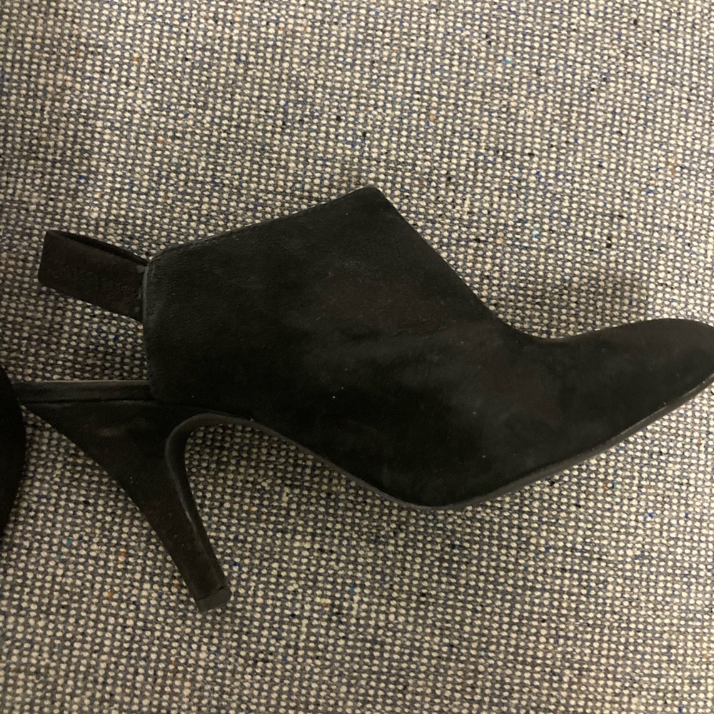 Suede sling back pumps